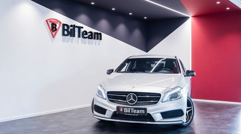 Silver Begagnad 2014 Mercedes A220 AMG Halvkombi | 179 900 kr (Marknadspris) - Bild 1/4