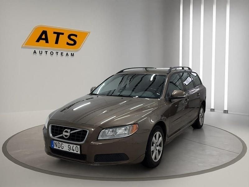 Begagnad Volvo V70 Kinetic 180 HK (132 kW) 2012 Brun Kombi