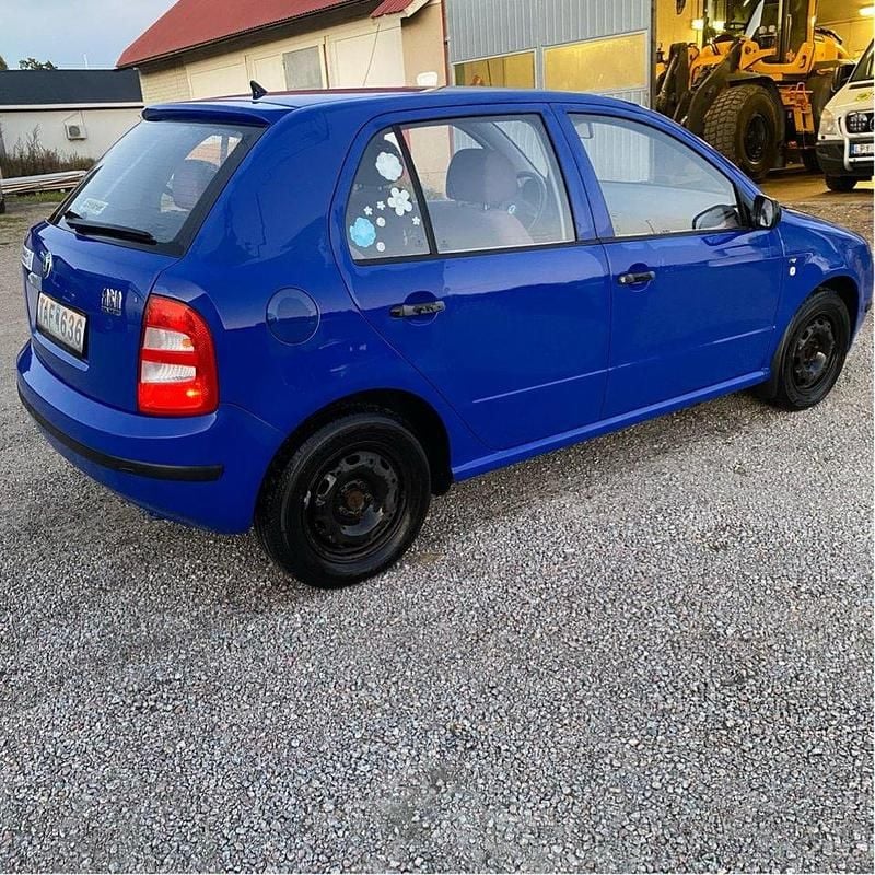 Blå Begagnad 2002 Skoda Fabia Halvkombi | 17 000 kr (Marknadspris) - Bild 1/4