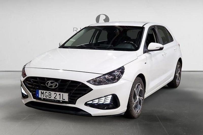 Vit Begagnad 2020 Hyundai i30 Halvkombi | 164 900 kr (Bra pris) - Bild 1/3