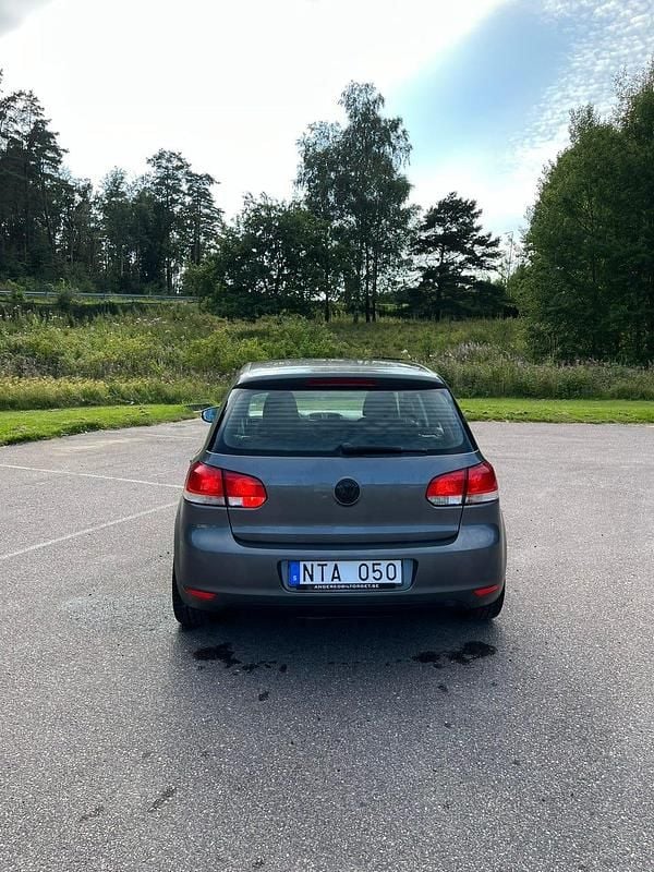 Begagnad VW Golf VI 102 HK (75 kW) 2011 Halvkombi