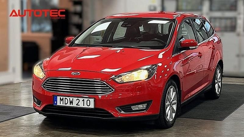 Röd Begagnad 2015 Ford Focus Titanium Kombi | 69 000 kr (Marknadspris) - Bild 1/4