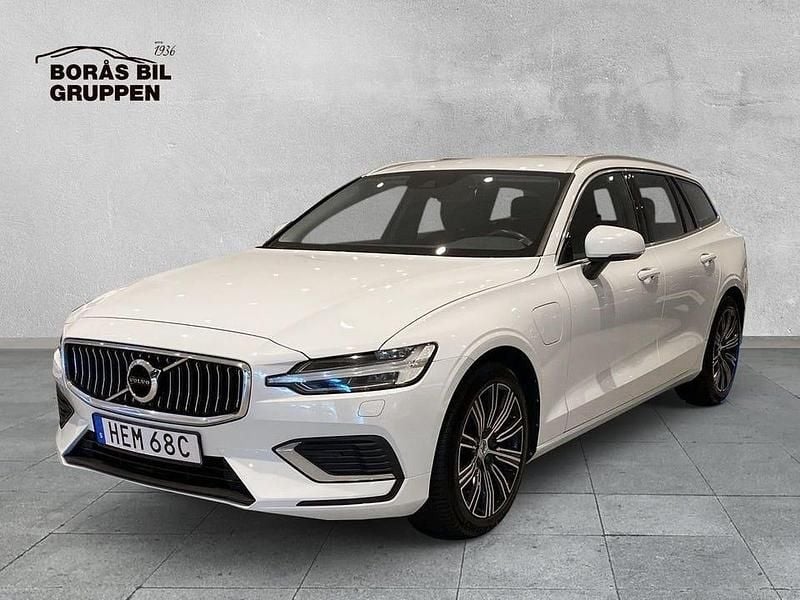 Vit Begagnad 2022 Volvo V60 Inscription Kombi | 269 000 kr (Marknadspris) - Bild 1/4