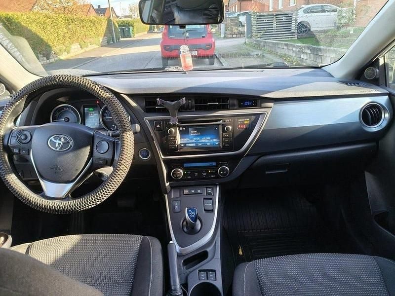 Begagnad Toyota Auris Touring Sports Active 136 HK (100 kW) 2015 Kombi