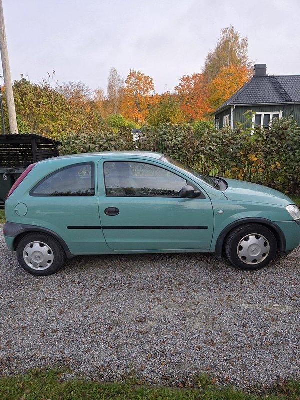 Grön Begagnad 2001 Opel Corsa Halvkombi | 19 000 kr - Bild 1/2