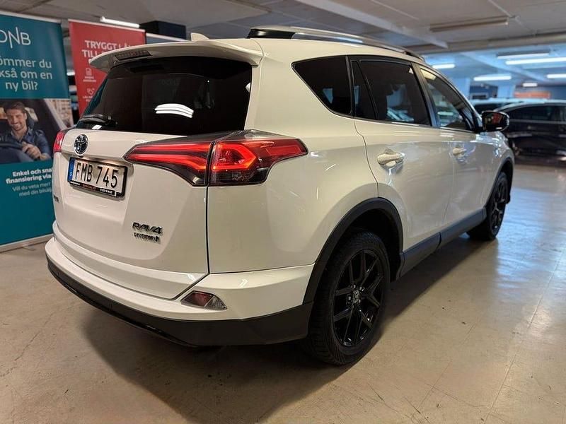 Begagnad Toyota RAV4 Hybrid 197 HK (144 kW) 2018 Vit SUV