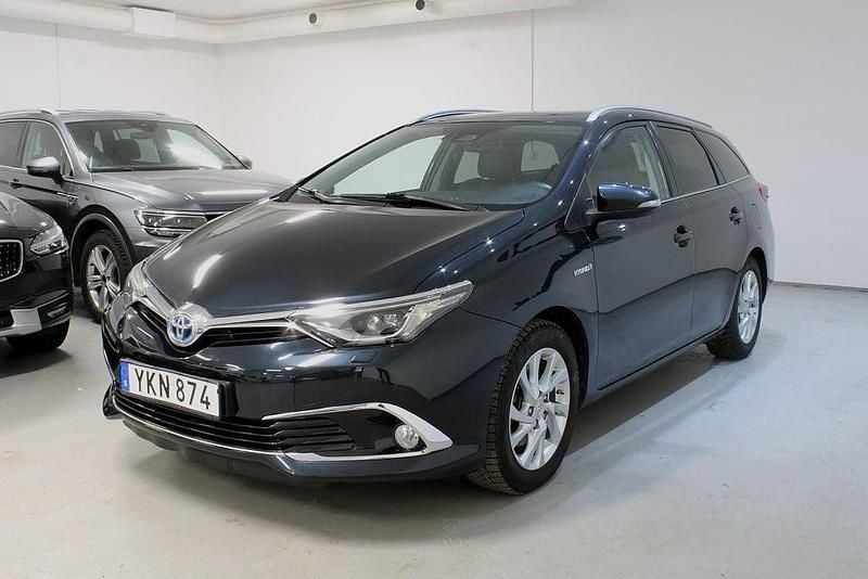 Begagnad Toyota Auris Touring Sports Executive 136 HK (100 kW) 2017 Mörkblå Kombi