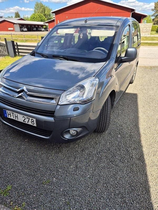 Grå Begagnad 2009 Citroën Berlingo Minibuss | 25 000 kr (Marknadspris) - Bild 1/4