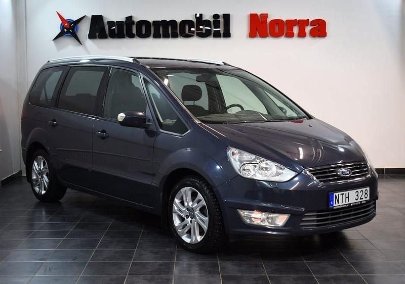 Grå Begagnad 2013 Ford Galaxy Trend Minibuss | 99 700 kr (Marknadspris) - Bild 1/2