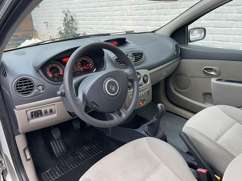 Begagnad Renault Clio R.S. 75 HK (55 kW) 2008 Halvkombi