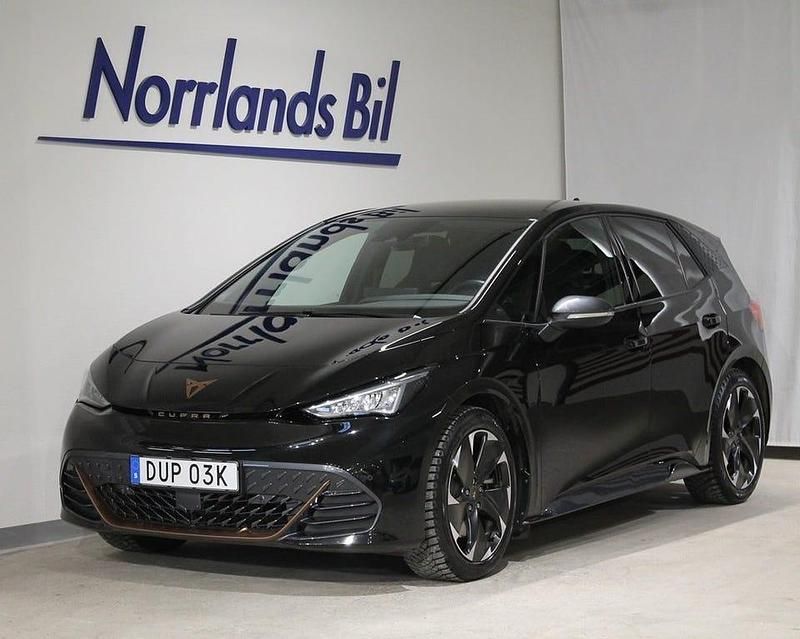 Svart (midnight black metallic) Begagnad 2025 Cupra Born e-Boost Halvkombi | 379 900 kr (Dyr) - Bild 1/4