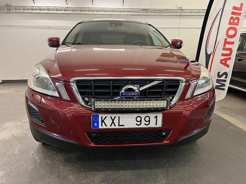 Röd Begagnad 2010 Volvo XC60 Summum SUV | 74 900 kr (Dyr) - Bild 1/4