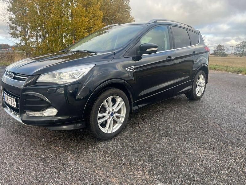 Svart Begagnad 2015 Ford Kuga Titanium X SUV | 69 900 kr (Marknadspris) - Bild 1/4