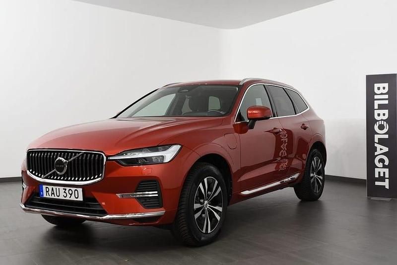 Röd Begagnad 2024 Volvo XC60 Core SUV | 489 800 kr (Marknadspris) - Bild 1/4