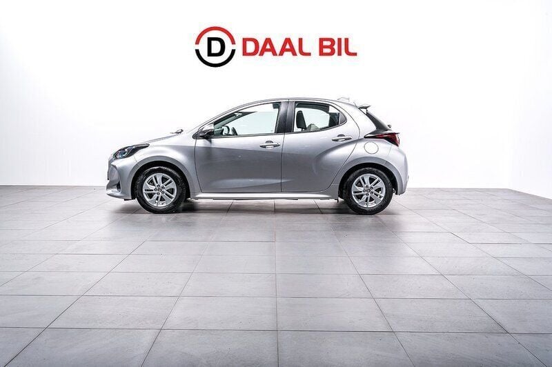 Silver Begagnad 2021 Toyota Yaris Hybrid Active Halvkombi | 208 700 kr (Marknadspris) - Bild 1/4