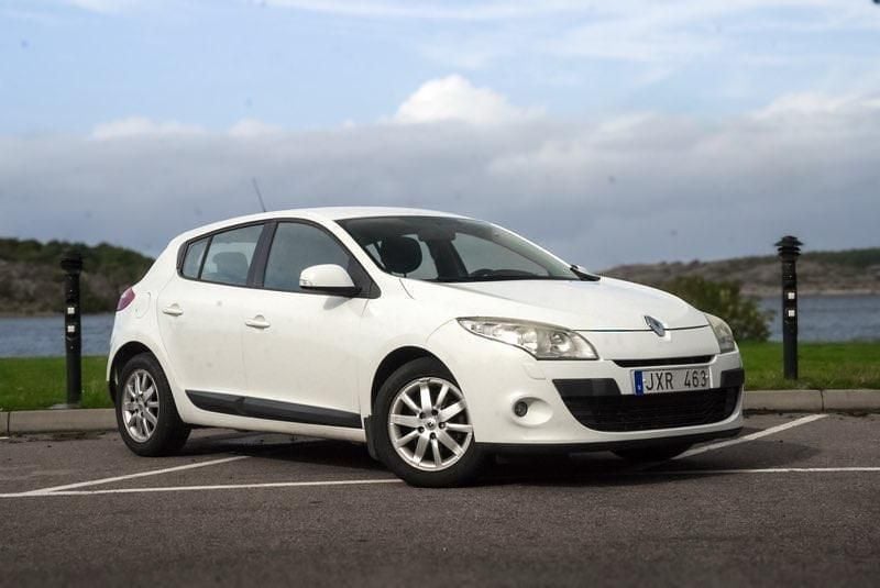 Vit Begagnad 2009 Renault Mégane III Halvkombi | 19 500 kr (Marknadspris) - Bild 1/4