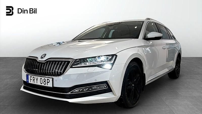 Begagnad Skoda Superb LAURIN & KLEMENT 156 HK (114 kW) 2023 Moon white metallic Kombi