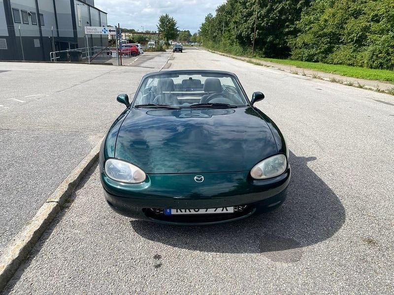 Begagnad Mazda MX5 110 HK (80 kW) 2000 British racing green Cab