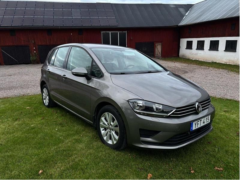 Grå Begagnad 2017 VW Golf VII Halvkombi | 79 500 kr (Superpris) - Bild 1/4