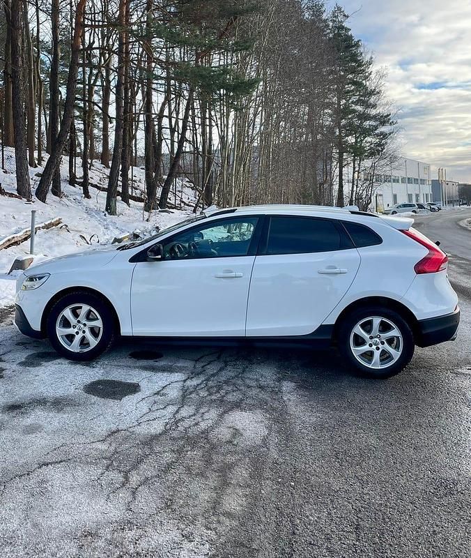 Begagnad Volvo V40 CC Pro 150 HK (110 kW) 2019 Kombi
