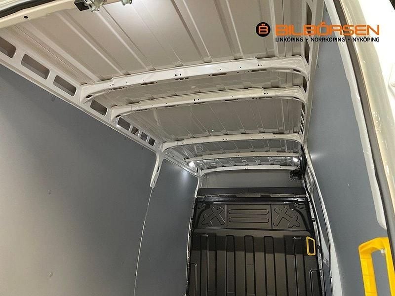 Ny Iveco Daily 179 HK (131 kW) 2025 Vit Van