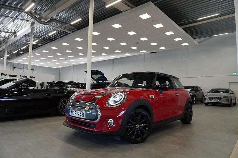 Röd Begagnad 2020 Mini Cooper Halvkombi | 199 900 kr (Marknadspris) - Bild 1/4