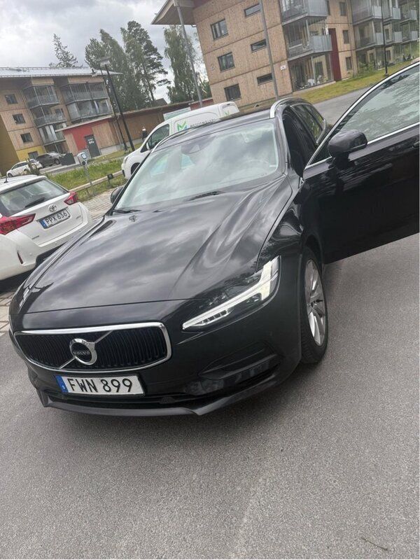 Svart Begagnad 2019 Volvo V90 Momentum Kombi | 210 000 kr (Marknadspris) - Bild 1/3