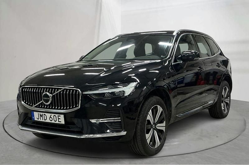 Svart Begagnad 2023 Volvo XC60 Plus SUV | 385 000 kr (Marknadspris) - Bild 1/4