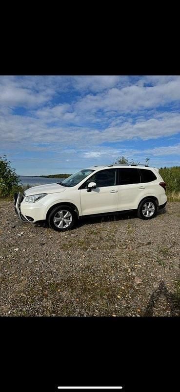 Vit Begagnad 2013 Subaru Forester SUV | 77 000 kr (Lite dyr) - Bild 1/4