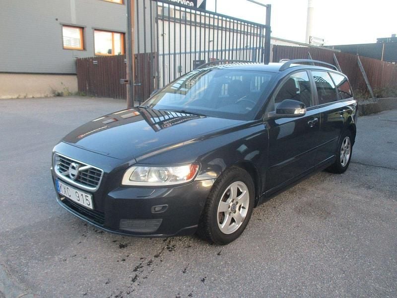 Svart Begagnad 2010 Volvo V50 Kinetic Kombi | 54 900 kr (Marknadspris) - Bild 1/4