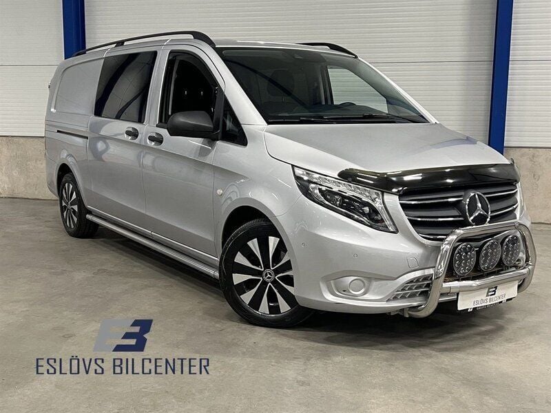 Silver Begagnad 2022 Mercedes Vito Minibuss | 469 990 kr (Dyr) - Bild 1/4