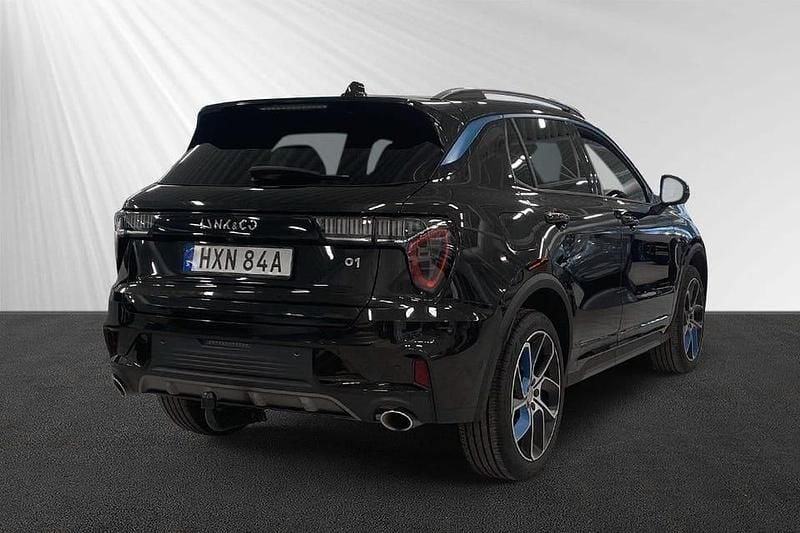 Begagnad Lynk & Co 01 264 HK (194 kW) 2023 Svart SUV