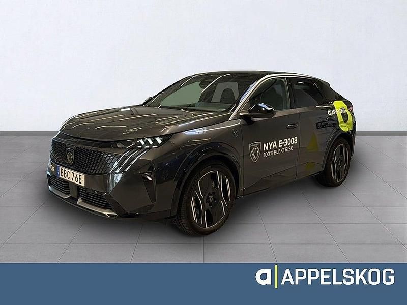 Grå Begagnad 2024 Peugeot e-3008 GTi SUV | 479 900 kr (Marknadspris) - Bild 1/4
