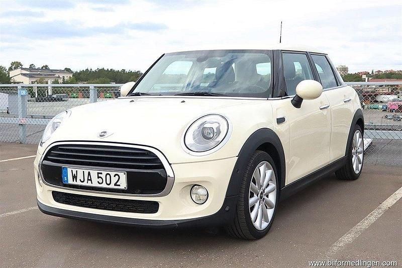 Vit samma som bilen Begagnad 2015 Mini Cooper Halvkombi | 169 000 kr (Marknadspris) - Bild 1/4
