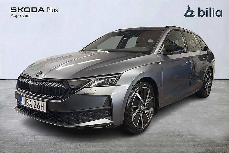 Grå Begagnad 2024 Skoda Octavia SportLine Kombi | 369 900 kr (Dyr) - Bild 1/4