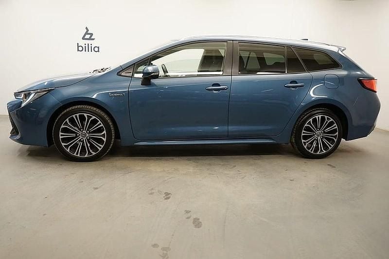 Begagnad Toyota Corolla 98 HK (72 kW) 2019 Blå Kombi