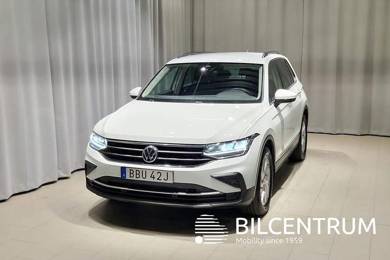 Vit Begagnad 2021 VW Tiguan SUV | 269 900 kr (Marknadspris) - Bild 1/4