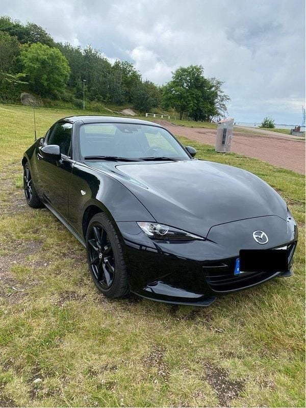 Svart Begagnad 2022 Mazda MX5 Cab | 349 000 kr (Marknadspris) - Bild 1/4