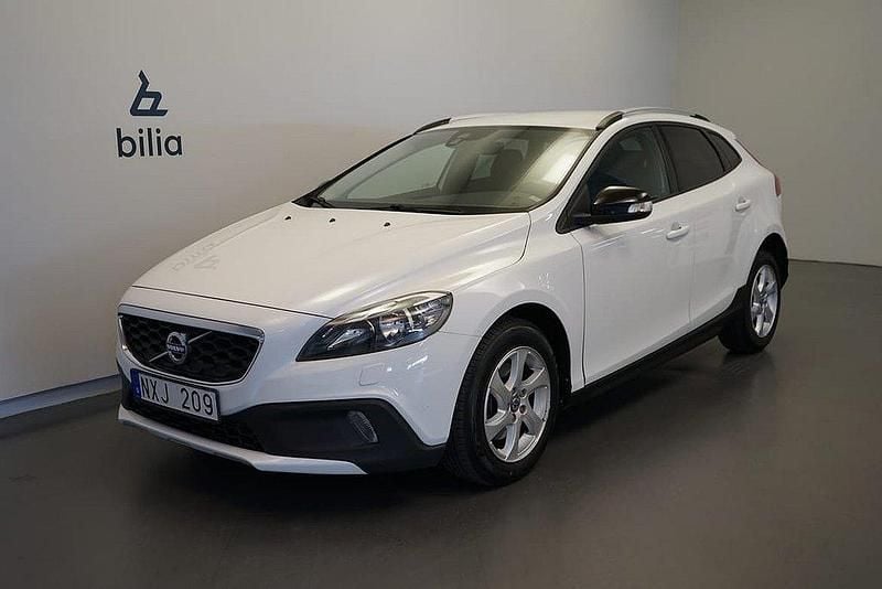 Vit Begagnad 2013 Volvo V40 CC Kombi | 129 500 kr (Marknadspris) - Bild 1/3