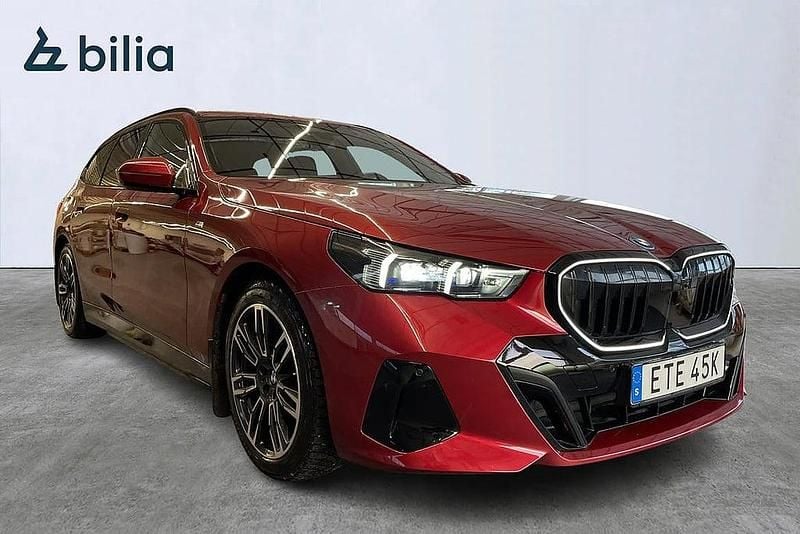 Begagnad BMW 530e Shadowline 190 HK (139 kW) 2024 Röd Kombi