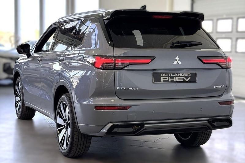 Ny Mitsubishi Outlander P-HEV Instyle 306 HK (225 kW) 2025 Moonstone grå SUV