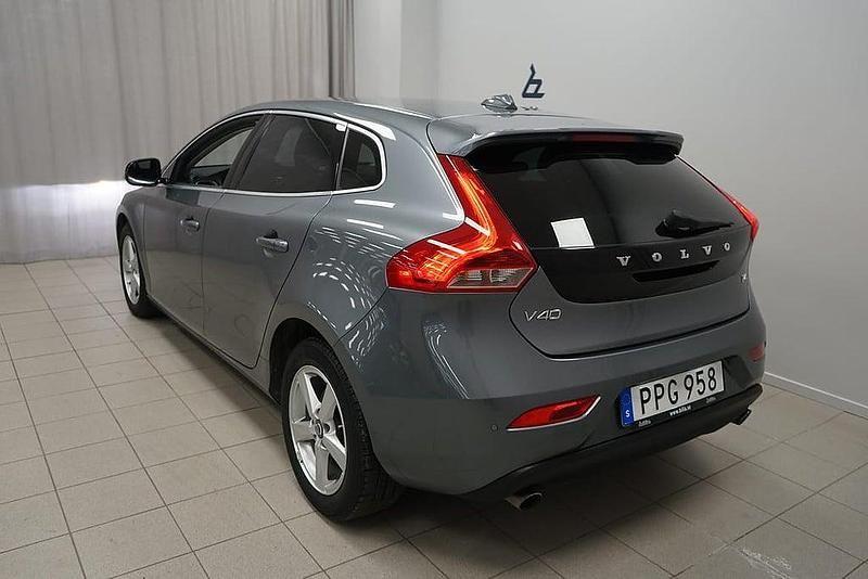 Begagnad Volvo V40 Business Edition 182 HK (133 kW) 2014 Grå Halvkombi