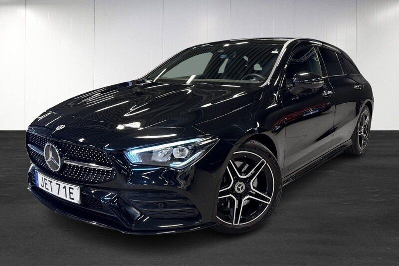 Svart (black) Begagnad 2022 Mercedes CLA200 Shooting Brake AMG Kombi | 359 900 kr (Lite dyr) - Bild 1/4