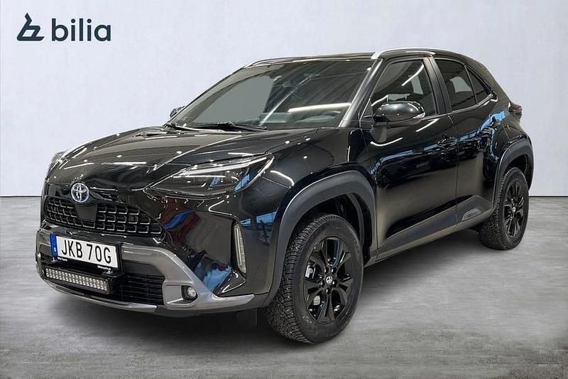 Svart Begagnad 2022 Toyota Yaris Cross SUV | 299 900 kr (Marknadspris) - Bild 1/3