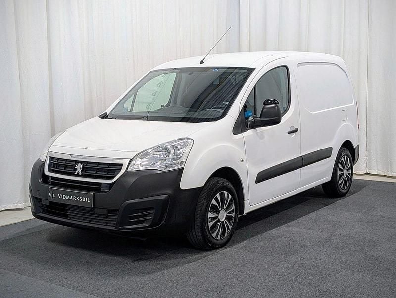 Vit Begagnad 2016 Peugeot Partner Minibuss | 86 900 kr (Bra pris) - Bild 1/4