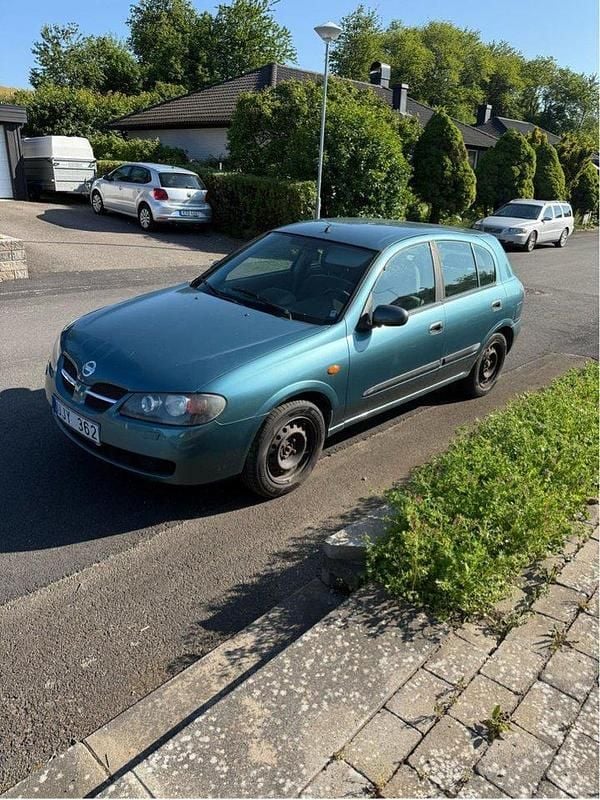 Blå Begagnad 2003 Nissan Almera Halvkombi | 15 000 kr (Marknadspris) - Bild 1/3