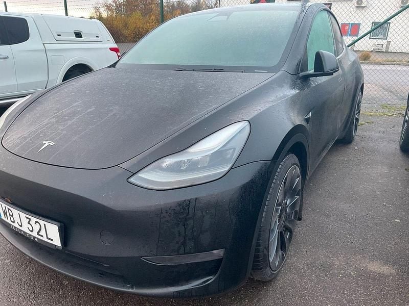Svart Begagnad 2024 Tesla Model Y Performance SUV | 485 000 kr (Marknadspris) - Bild 1/2