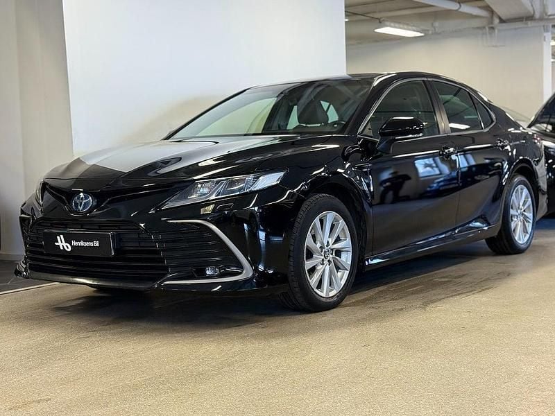 Begagnad Toyota Camry Hybrid Executive 218 HK (160 kW) 2022 Svart Sedan