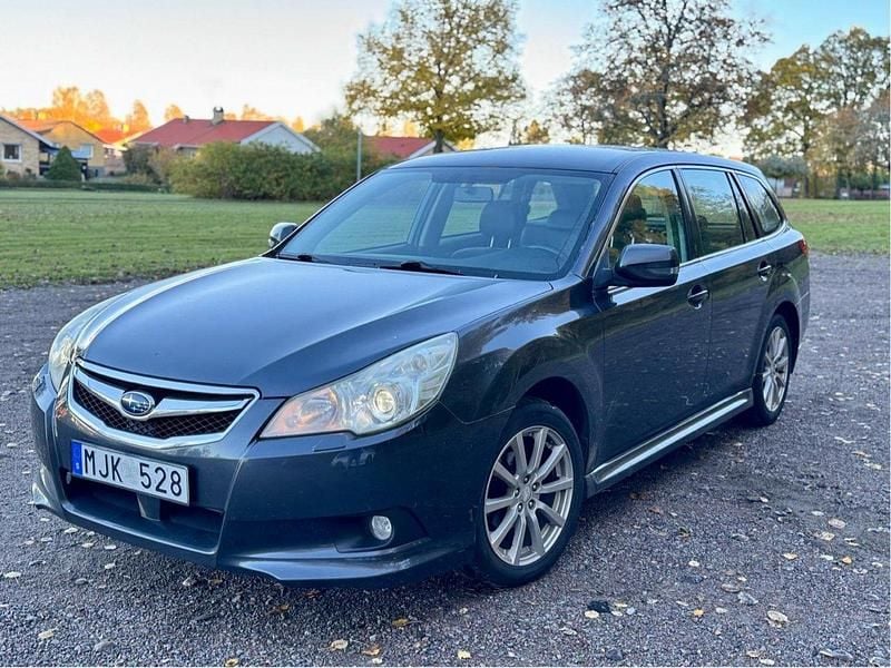 Grå Begagnad 2011 Subaru Legacy Kombi | 35 000 kr (Bra pris) - Bild 1/4