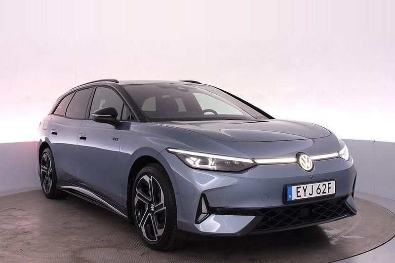 Ljusblå Ny 2025 VW ID.7 GTX Sedan | 710 500 kr (Marknadspris) - Bild 1/4